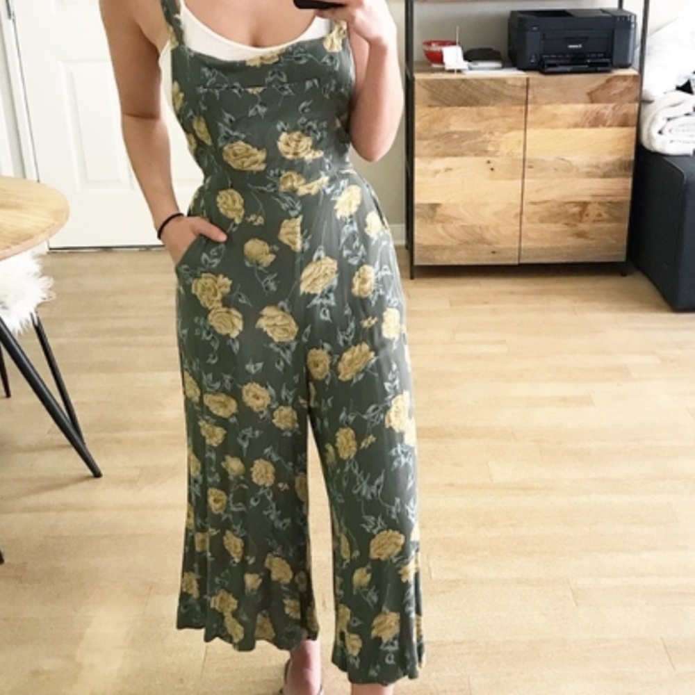 Closet closing 🚨🚨🚨Blue life floral romper